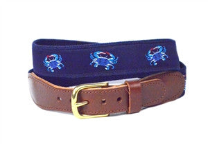 The subtle shades of blue with pinchers outlined in red makes this Maryland blue crab ribbon belt a preppy addition. It is finished on navy webbing with a brass buckle and leather tabs.